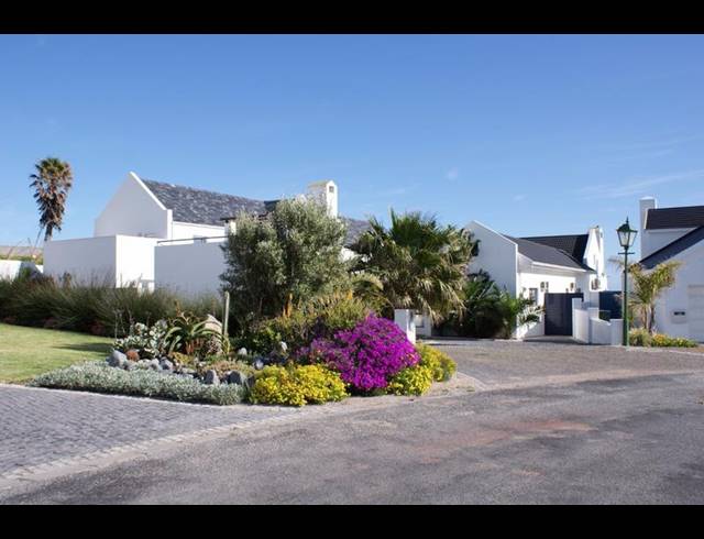 5 BEDROOM HOUSE FOR SALE IN SHELLEY POINT